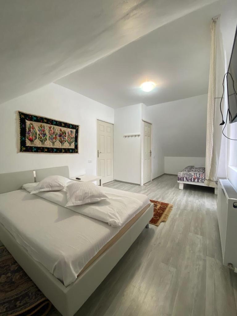 מלון Grinties Casa Mili מראה חיצוני תמונה